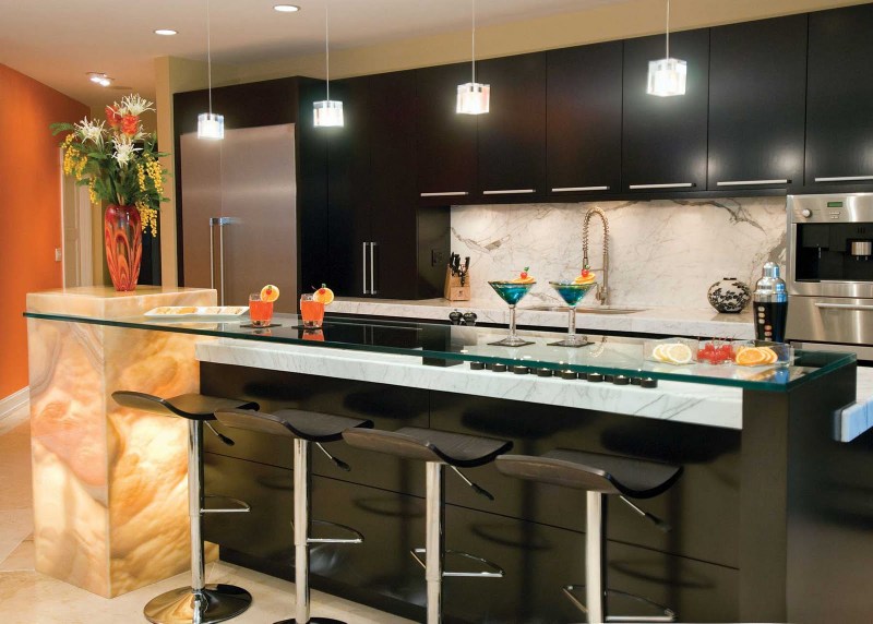 pendants give a great atmosphere in the kitchen